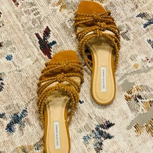 SAKS FIFTH AVE BRAND FLATS